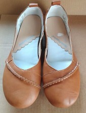 HUSH PUPPIES SIZE 7 TAN